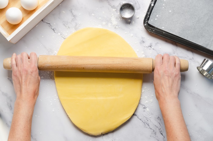 Roll out the dough to about 5 mm thickness