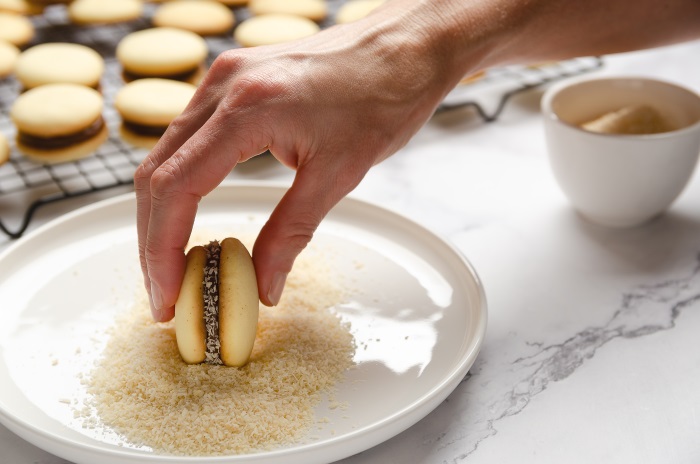 Roll the edges in shredded coconut