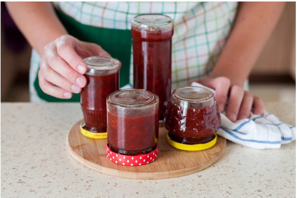 how to store the ready tomato jam properly